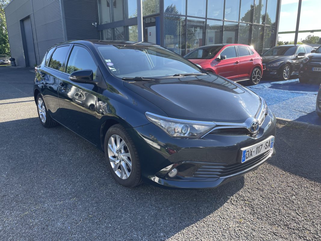 TOYOTA AURIS (_E18_)