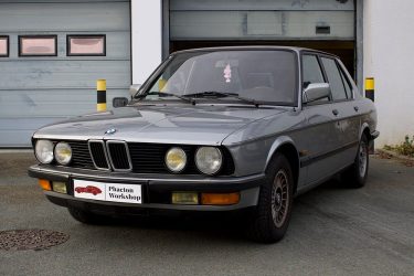 BMW 520i E28 - Haut moteur refait / Toit Ouvrant