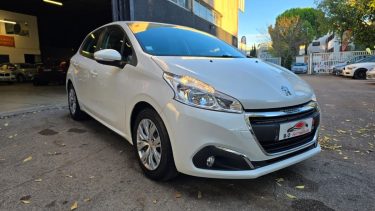 Peugeot 208 1.6 Blue-HDi 75ch, *GPS*, *Idéale jeune conducteur*, *Peu kilométrés*