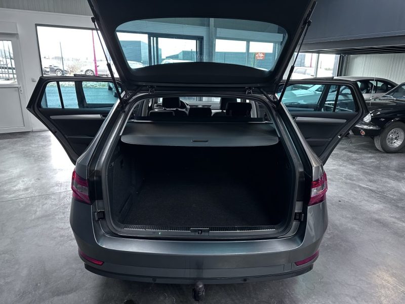 Skoda Superb Combi 2.0 TDI 150CH Scr DSG7 Business 2023 - Miniature 8