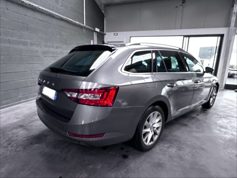 Skoda Superb Combi 2.0 TDI 150CH Scr DSG7 Business 2023 - Miniature 5
