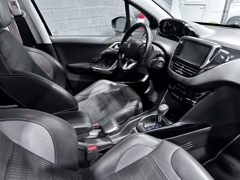 Peugeot 1.2 110CH EAT6 Allure 2008 - Miniature 12