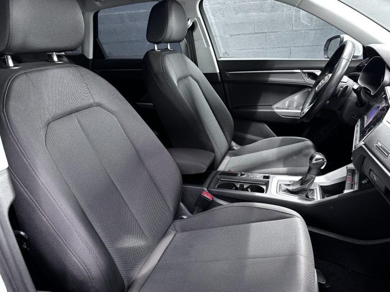 Audi Q3 35 Tfsi 150CH Design S Tronic 7 2019 - Miniature 18