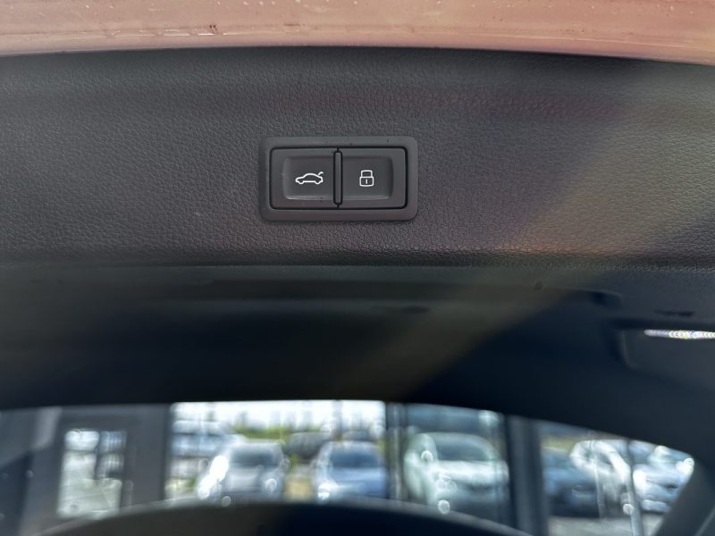 Audi Q3 35 Tfsi 150CH Design S Tronic 7 2019 - Miniature 17