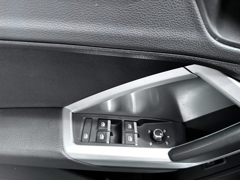 Audi Q3 35 Tfsi 150CH Design S Tronic 7 2019 - Miniature 15