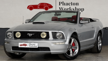 Ford Mustang GT Cabriolet V8 – 80 500 km – Intérieur Rouge – Dynomax – Suivi complet