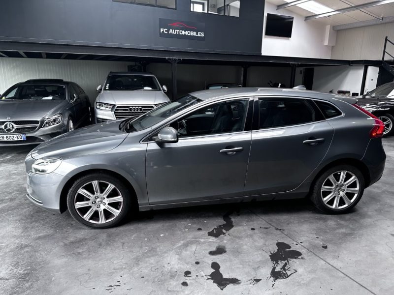 Volvo V40 D2 120CV Inscription 2016 - Miniature 3