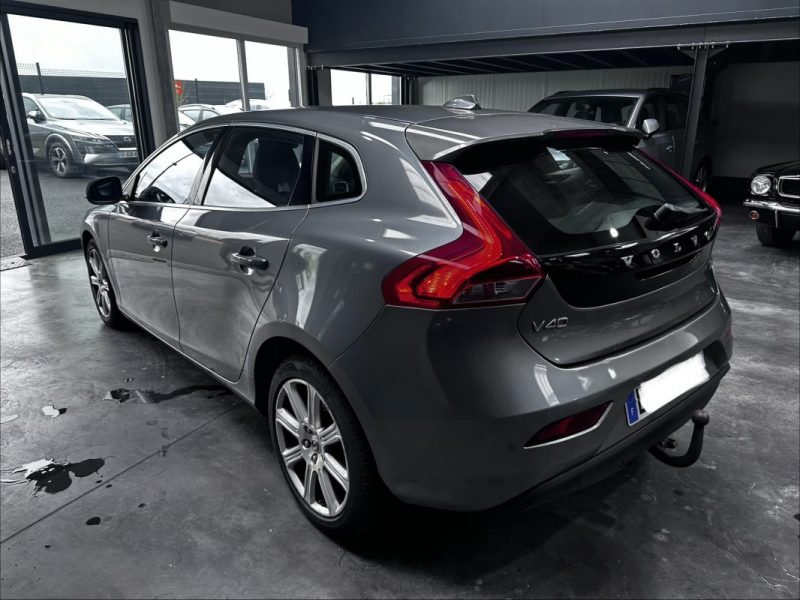 Volvo V40 D2 120CV Inscription 2016 - Miniature 4
