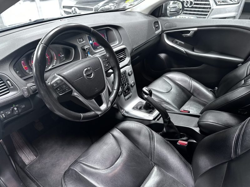 Volvo V40 D2 120CV Inscription 2016 - Miniature 9