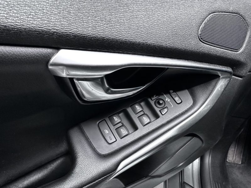 Volvo V40 D2 120CV Inscription 2016 - Miniature 15