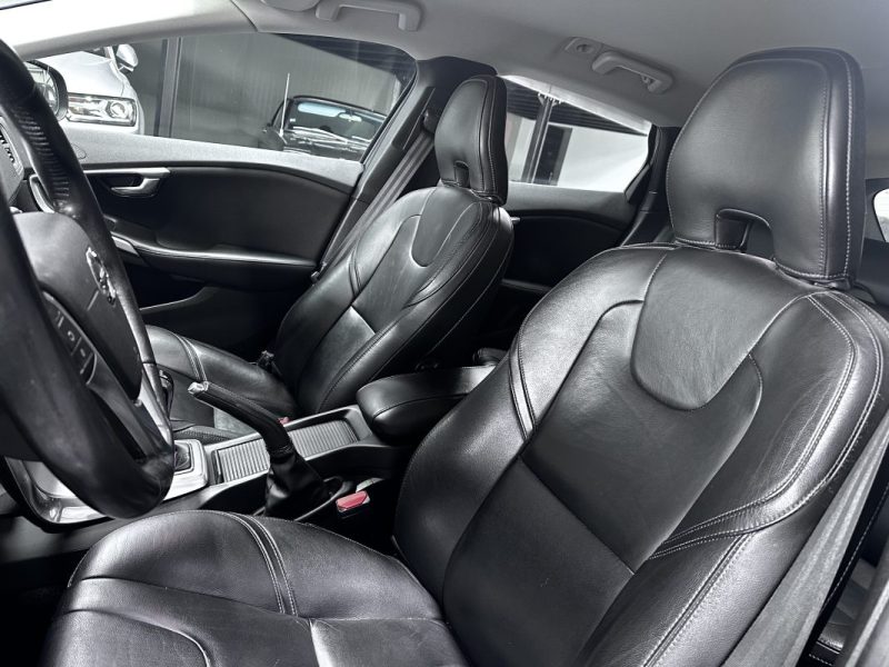 Volvo V40 D2 120CV Inscription 2016 - Miniature 11