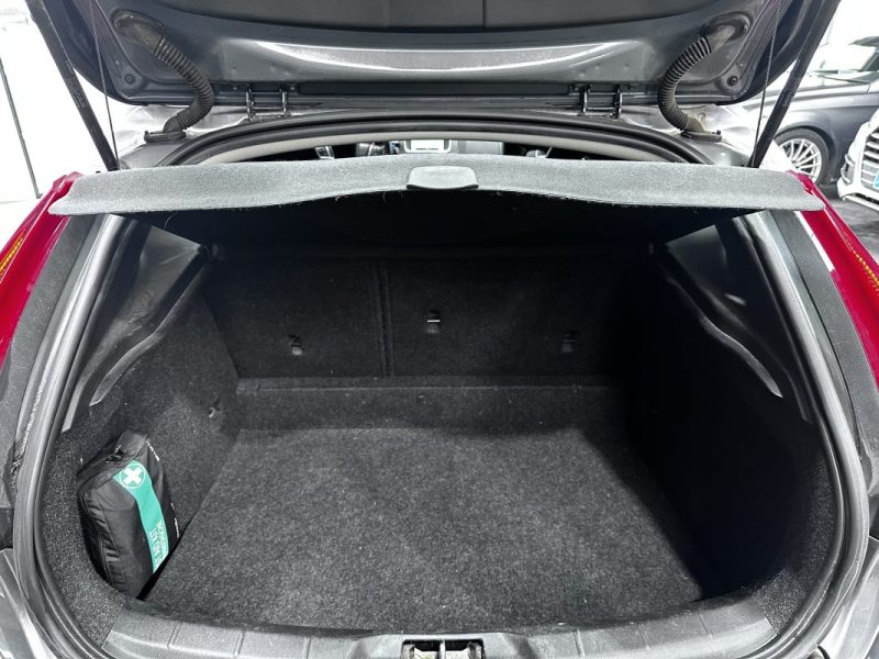 Volvo V40 D2 120CV Inscription 2016 - Miniature 16