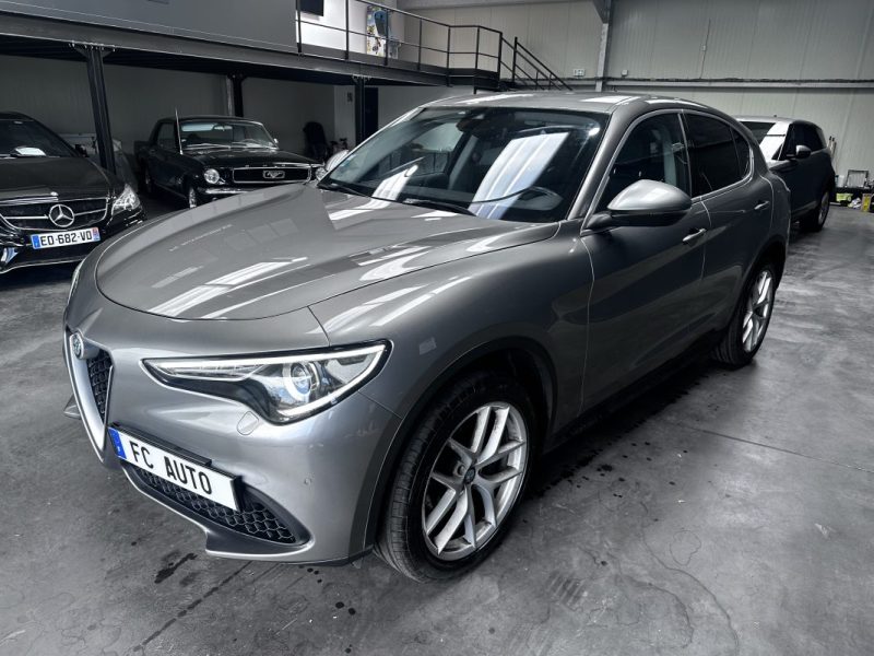 Alfa Romeo Stelvio 2.0T 280CV Q4 AT8 First Edition 2017 - Miniature 2