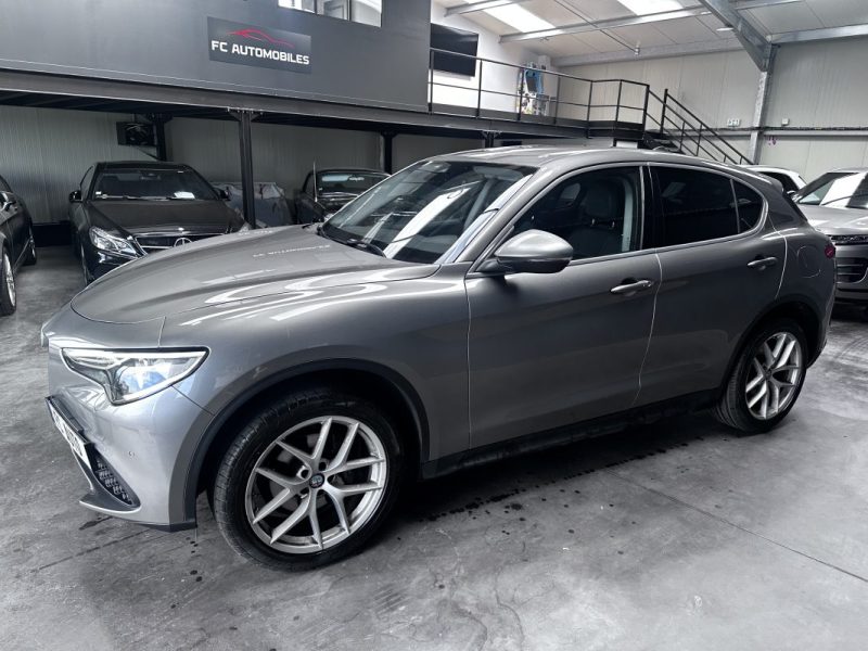 Alfa Romeo Stelvio 2.0T 280CV Q4 AT8 First Edition 2017 - Miniature 3