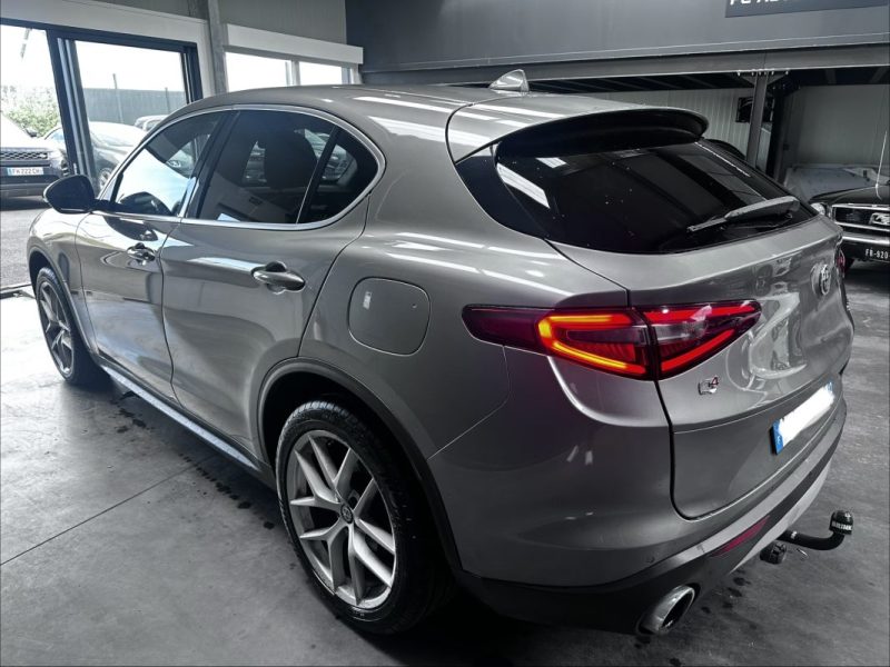 Alfa Romeo Stelvio 2.0T 280CV Q4 AT8 First Edition 2017 - Miniature 4
