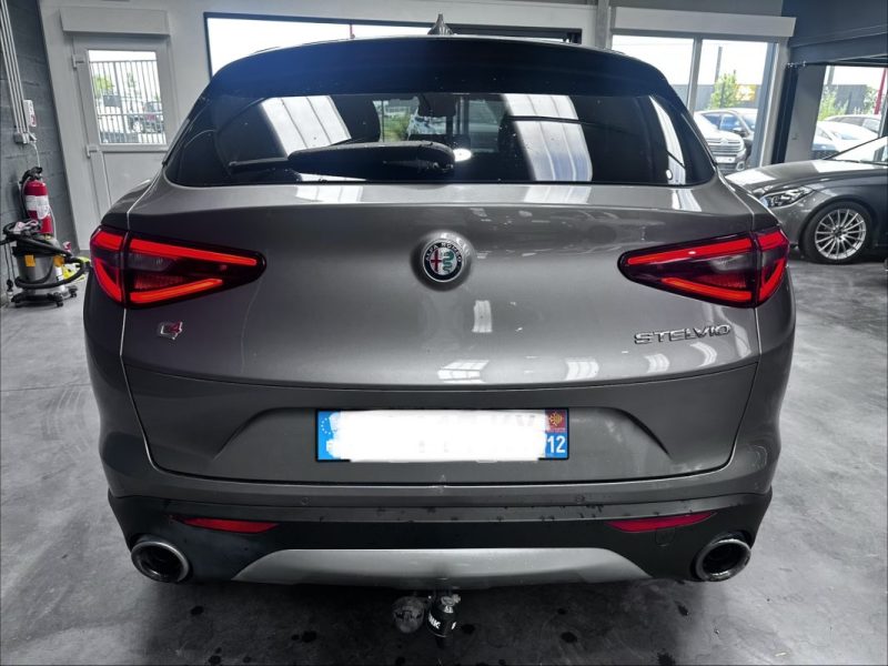 Alfa Romeo Stelvio 2.0T 280CV Q4 AT8 First Edition 2017 - Miniature 5