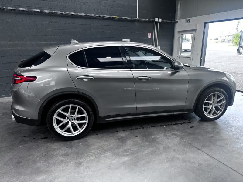 Alfa Romeo Stelvio 2.0T 280CV Q4 AT8 First Edition 2017 - Miniature 8