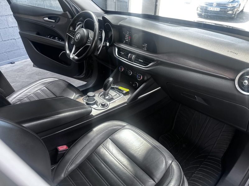 Alfa Romeo Stelvio 2.0T 280CV Q4 AT8 First Edition 2017 - Miniature 14