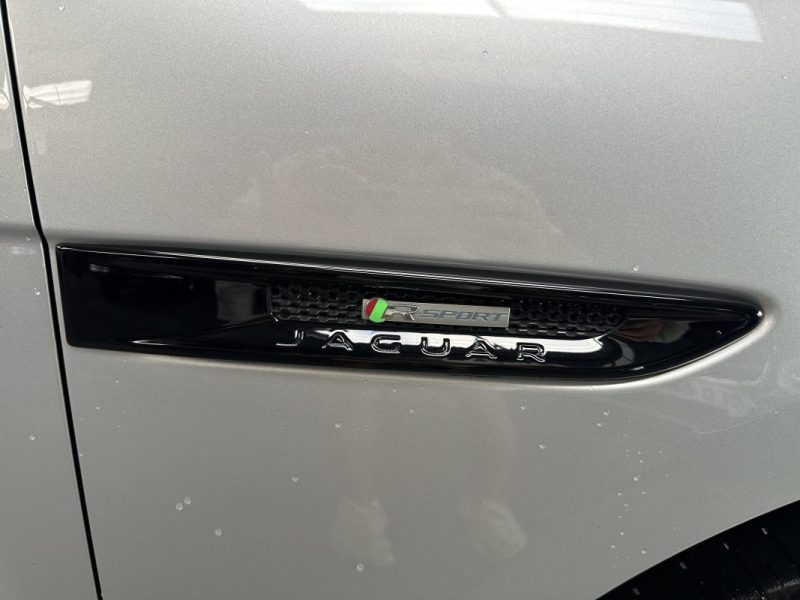 Jaguar F-pace Jaguar F-pace V6 3.0 D 300CV Awd BVA8 R-sport 2016 - Miniature 11