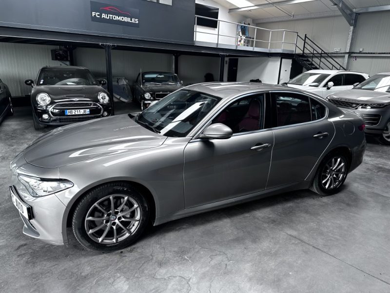 Alfa Romeo Giulia 2.0 Tb 200CV AT8 Super 2016 - Miniature 3