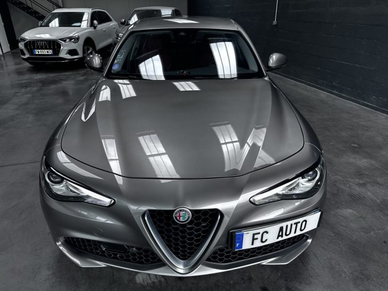 Alfa Romeo Giulia 2.0 Tb 200CV AT8 Super 2016 - Miniature 11