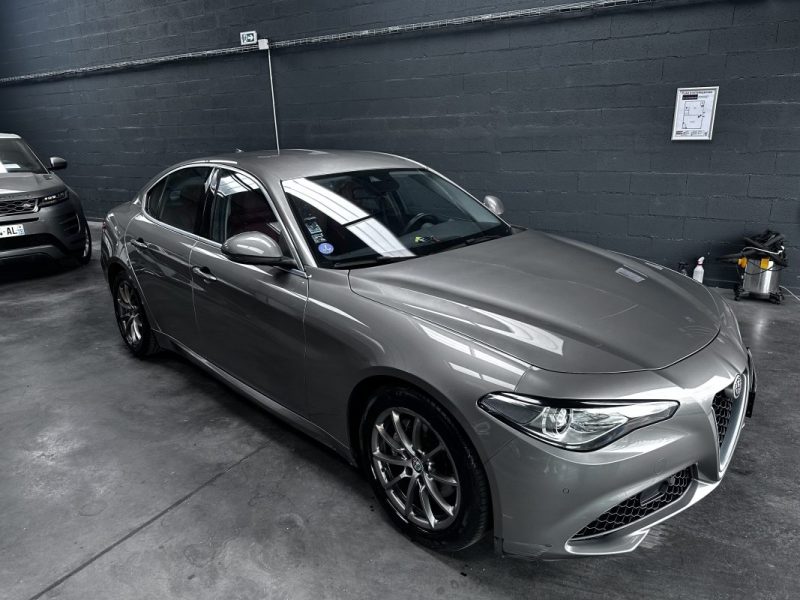Alfa Romeo Giulia 2.0 Tb 200CV AT8 Super 2016 - Miniature 9