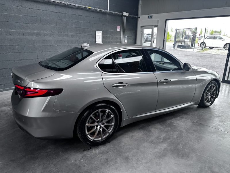 Alfa Romeo Giulia 2.0 Tb 200CV AT8 Super 2016 - Miniature 7