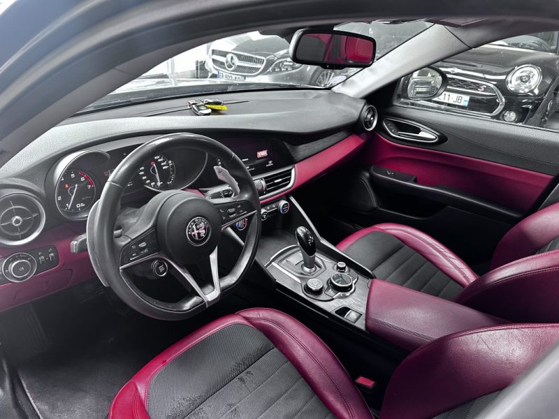 Alfa Romeo Giulia 2.0 Tb 200CV AT8 Super 2016 - Miniature 12