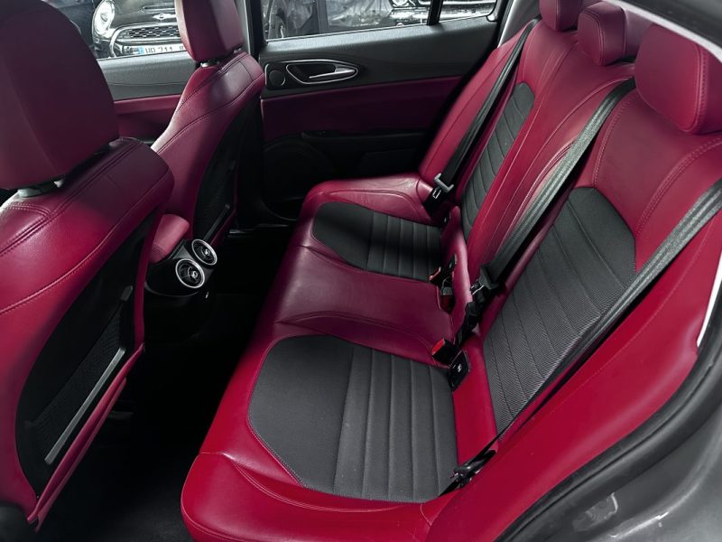 Alfa Romeo Giulia 2.0 Tb 200CV AT8 Super 2016 - Miniature 16