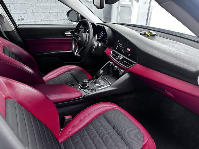Alfa Romeo Giulia 2.0 Tb 200CV AT8 Super 2016 - Miniature 15