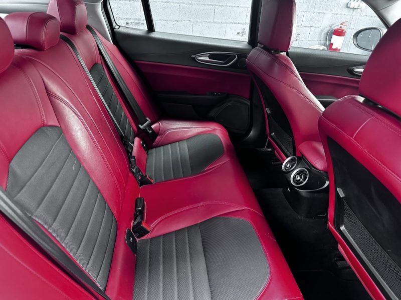 Alfa Romeo Giulia 2.0 Tb 200CV AT8 Super 2016 - Miniature 17