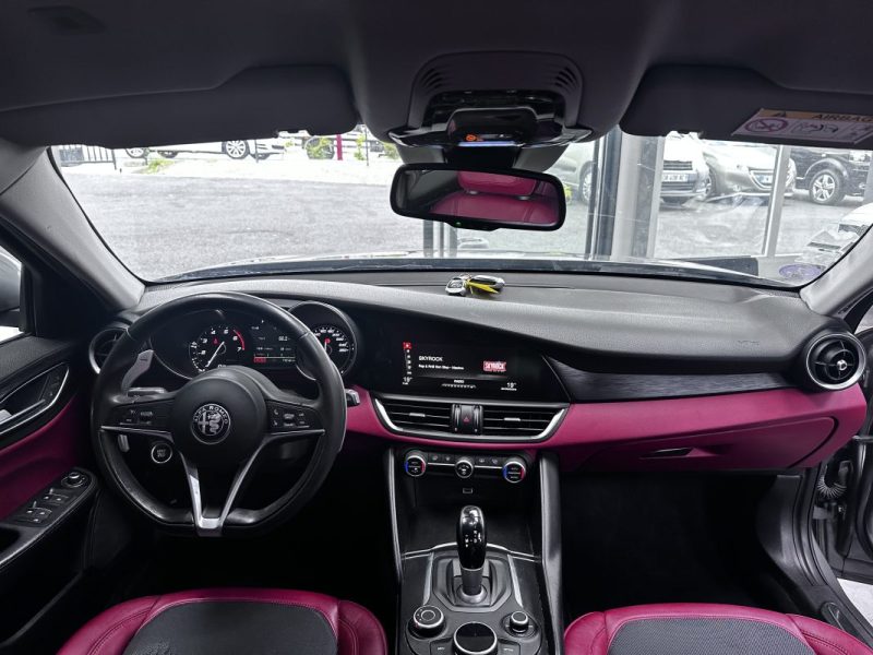 Alfa Romeo Giulia 2.0 Tb 200CV AT8 Super 2016 - Miniature 14