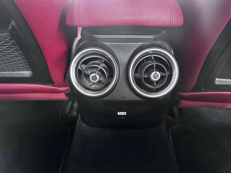 Alfa Romeo Giulia 2.0 Tb 200CV AT8 Super 2016 - Miniature 18