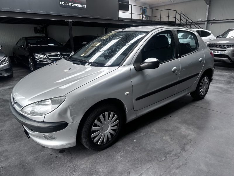 Peugeot 206 5 Portes 1.4 I 2004 - Miniature 2