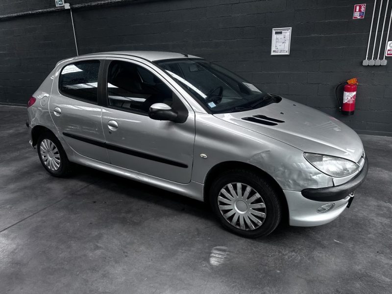 Peugeot 206 5 Portes 1.4 I 2004 - Miniature 7