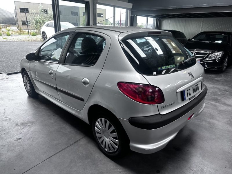 Peugeot 206 5 Portes 1.4 I 2004 - Miniature 3