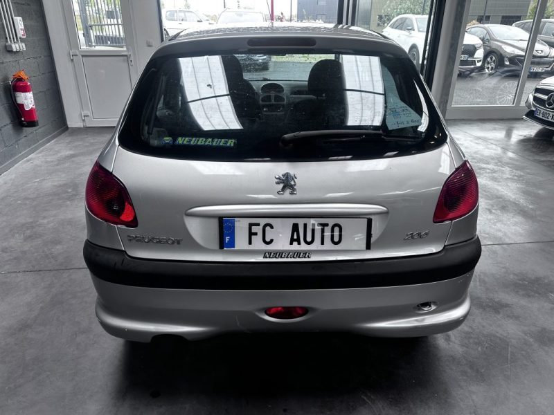 Peugeot 206 5 Portes 1.4 I 2004 - Miniature 4