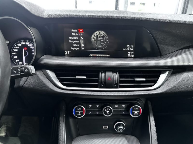 Alfa Romeo Stelvio 2.2 210CV Q4 AT8 Super 2018 - Miniature 15